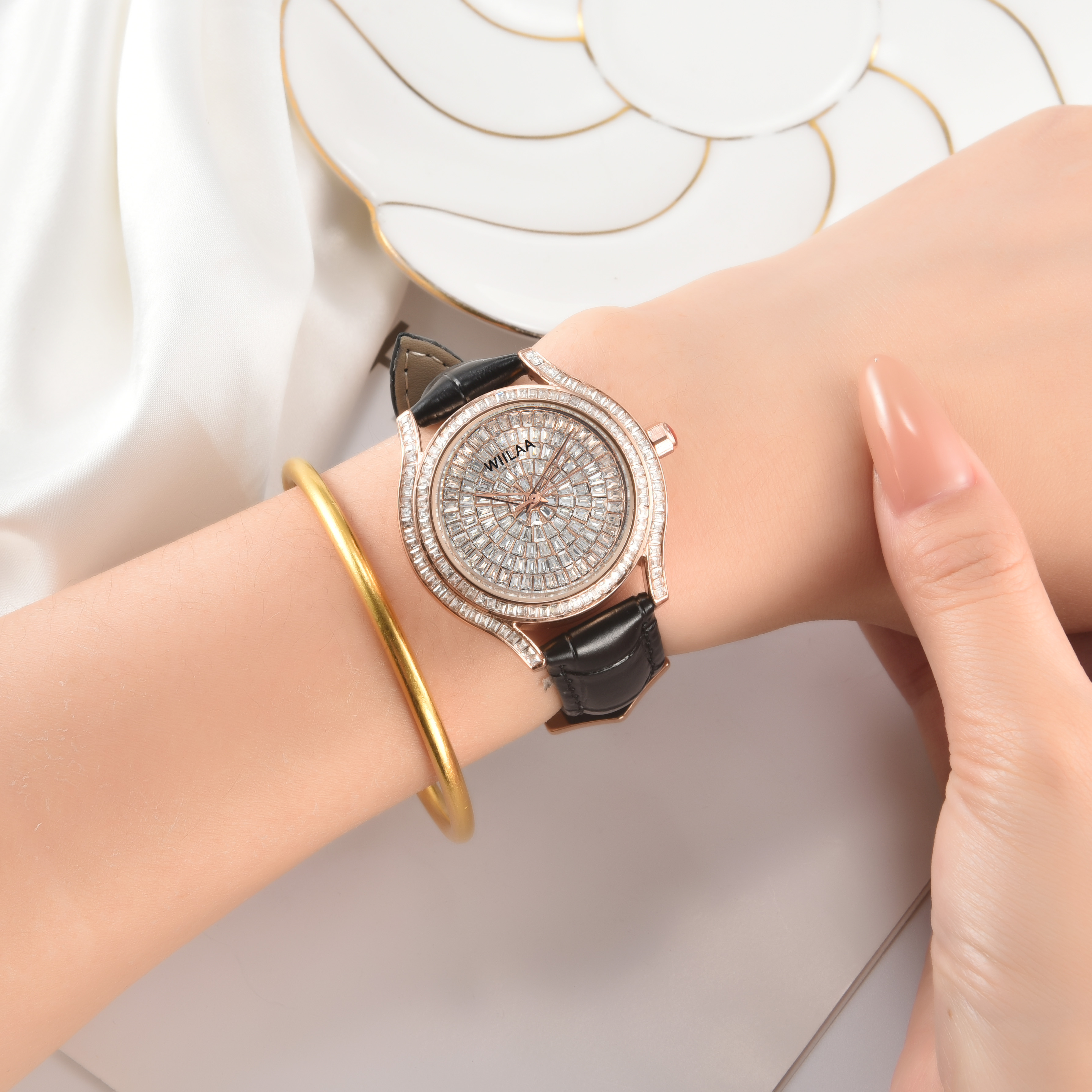 WIILAA Luxury Women's Crystal  – обзор и цена Luxury Watch All Black